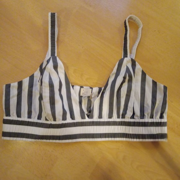 a. new day blue stripe top - Picture 1 of 3